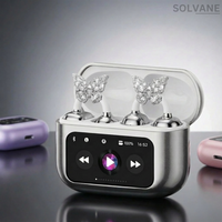 לבן עם פרפר